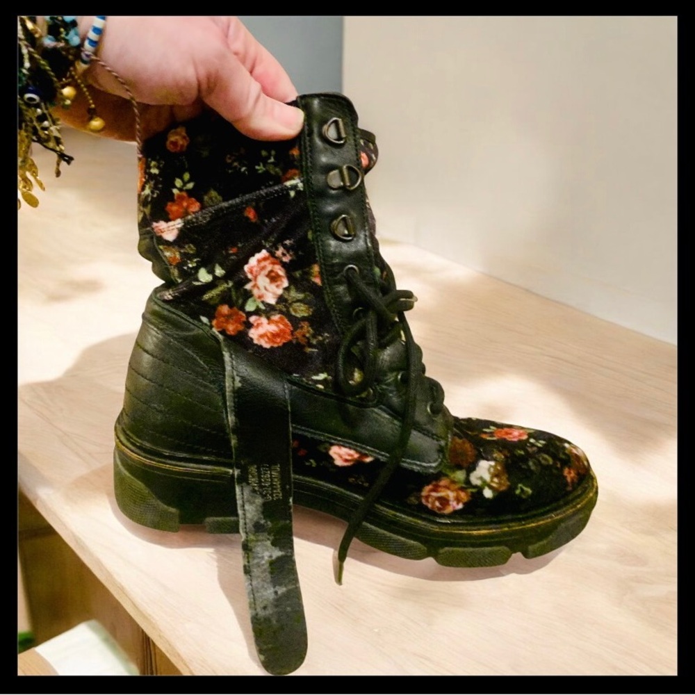 Topshop Black Floral Combat Boots - Picture 6 of 10